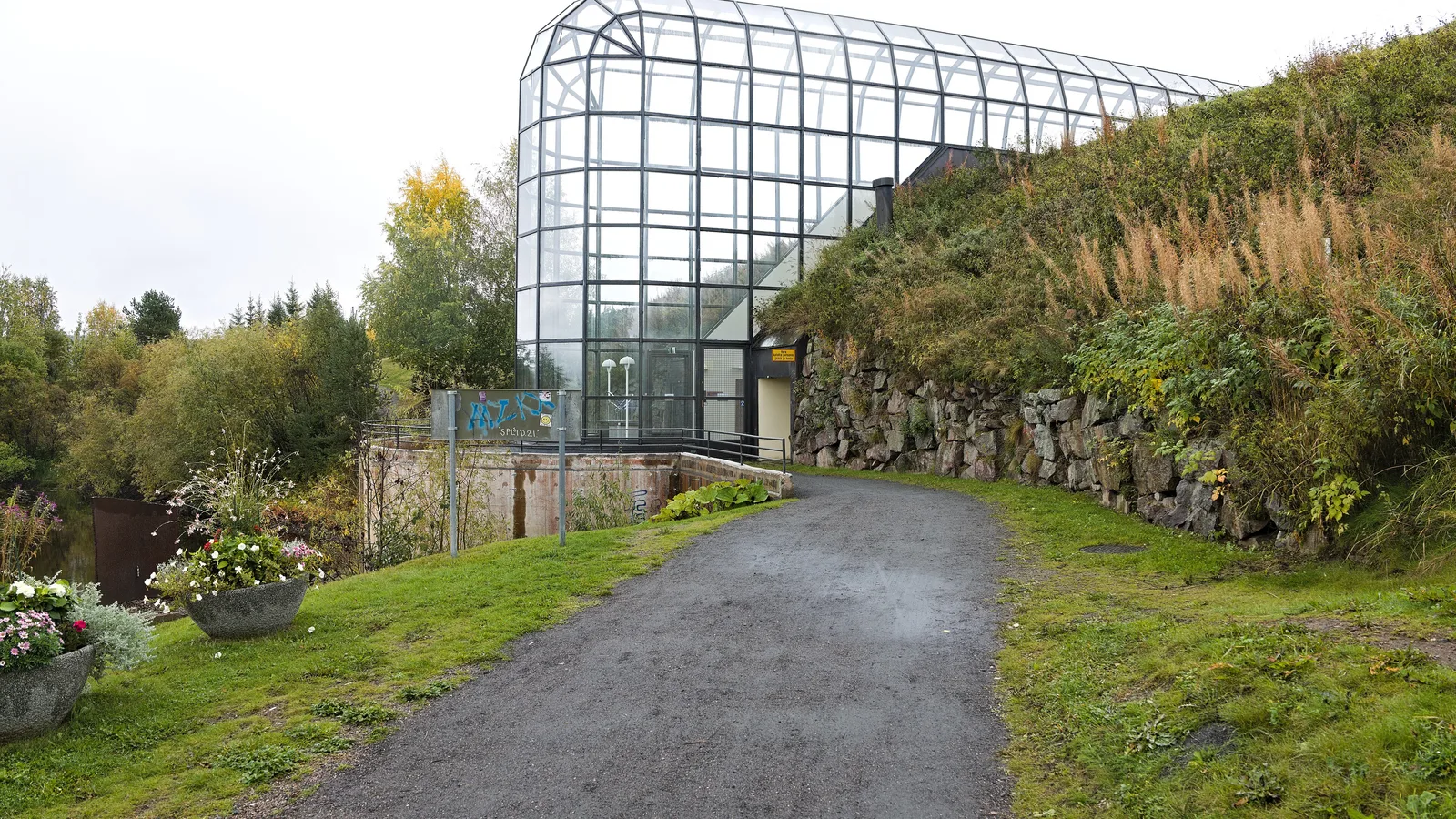 Der Glastunnel des Arktikum in Rovaniemi